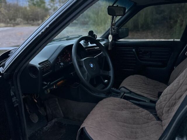 Черный БМВ 3 Серия, объемом двигателя 1.6 л и пробегом 300 тыс. км за 1500 $, фото 13 на Automoto.ua