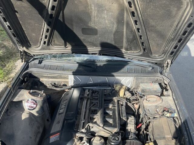 Черный БМВ 3 Серия, объемом двигателя 2.5 л и пробегом 99 тыс. км за 2200 $, фото 5 на Automoto.ua