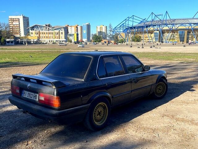 Черный БМВ 3 Серия, объемом двигателя 1.8 л и пробегом 350 тыс. км за 2200 $, фото 3 на Automoto.ua