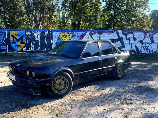 Черный БМВ 3 Серия, объемом двигателя 1.8 л и пробегом 350 тыс. км за 2200 $, фото 1 на Automoto.ua