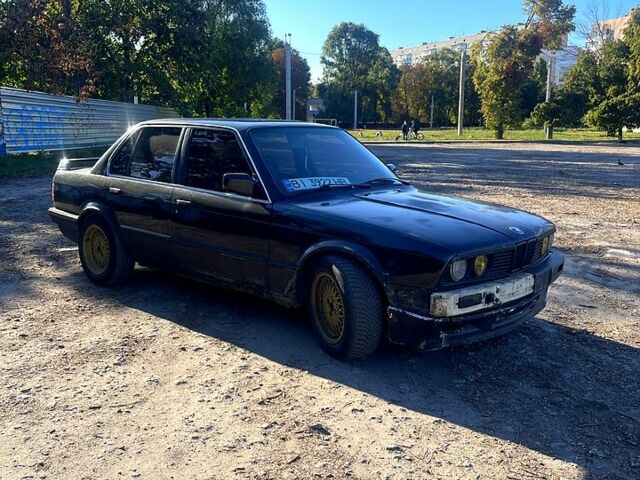 Черный БМВ 3 Серия, объемом двигателя 1.8 л и пробегом 350 тыс. км за 2200 $, фото 4 на Automoto.ua