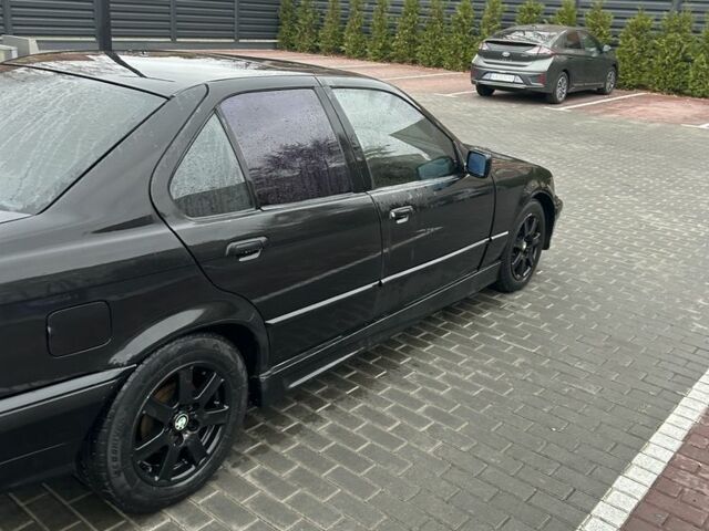 Чорний БМВ 3 Серія, об'ємом двигуна 1.6 л та пробігом 256 тис. км за 2350 $, фото 6 на Automoto.ua