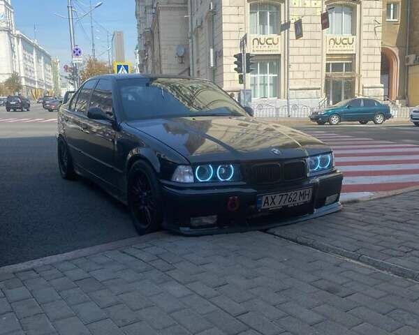 Черный БМВ 3 Серия, объемом двигателя 1.8 л и пробегом 300 тыс. км за 4000 $, фото 12 на Automoto.ua