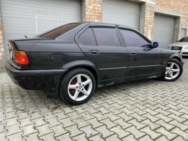 Черный БМВ 3 Серия, объемом двигателя 1.6 л и пробегом 300 тыс. км за 1700 $, фото 4 на Automoto.ua