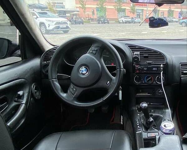 Черный БМВ 3 Серия, объемом двигателя 1.8 л и пробегом 300 тыс. км за 4000 $, фото 10 на Automoto.ua