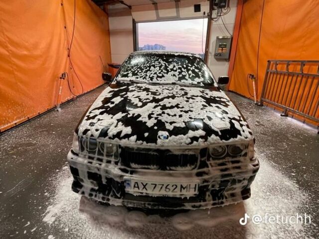 Черный БМВ 3 Серия, объемом двигателя 1.8 л и пробегом 300 тыс. км за 4000 $, фото 3 на Automoto.ua