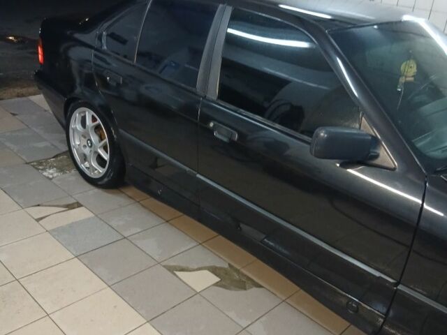 Черный БМВ 3 Серия, объемом двигателя 0 л и пробегом 529 тыс. км за 3700 $, фото 3 на Automoto.ua