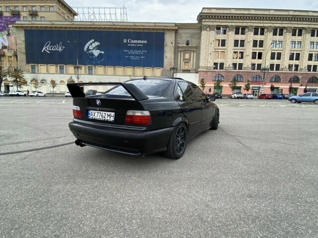 Черный БМВ 3 Серия, объемом двигателя 1.8 л и пробегом 300 тыс. км за 4000 $, фото 6 на Automoto.ua