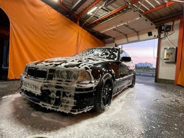 Черный БМВ 3 Серия, объемом двигателя 1.8 л и пробегом 300 тыс. км за 4000 $, фото 4 на Automoto.ua