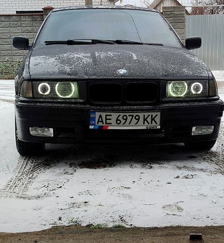 Черный БМВ 3 Серия, объемом двигателя 1.8 л и пробегом 416 тыс. км за 3300 $, фото 10 на Automoto.ua