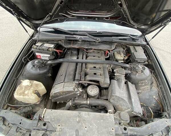 Черный БМВ 3 Серия, объемом двигателя 1.8 л и пробегом 300 тыс. км за 4000 $, фото 11 на Automoto.ua