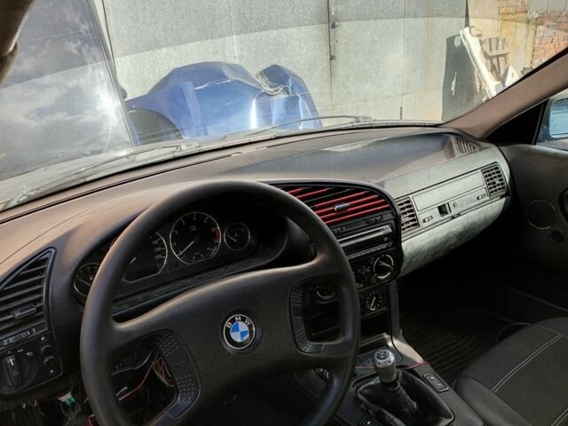 Черный БМВ 3 Серия, объемом двигателя 1.8 л и пробегом 194 тыс. км за 1900 $, фото 1 на Automoto.ua