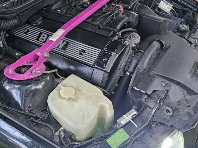 Чорний БМВ 3 Серія, об'ємом двигуна 2.5 л та пробігом 180 тис. км за 4100 $, фото 4 на Automoto.ua