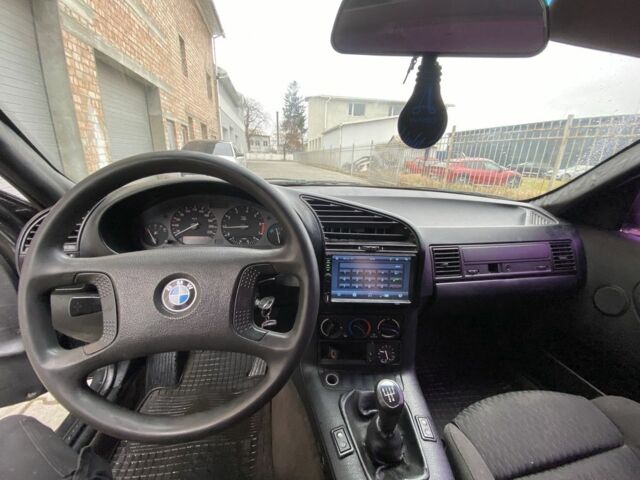 Черный БМВ 3 Серия, объемом двигателя 1.6 л и пробегом 300 тыс. км за 1700 $, фото 7 на Automoto.ua