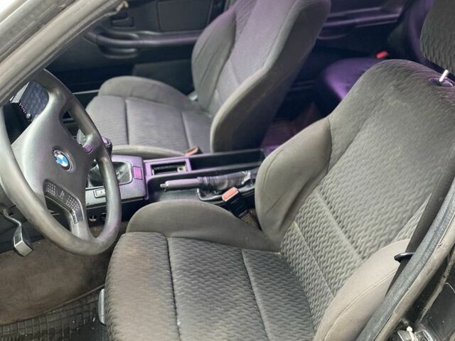 Черный БМВ 3 Серия, объемом двигателя 1.6 л и пробегом 300 тыс. км за 1700 $, фото 6 на Automoto.ua