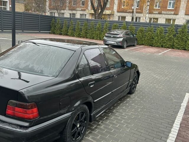 Чорний БМВ 3 Серія, об'ємом двигуна 1.6 л та пробігом 256 тис. км за 2350 $, фото 4 на Automoto.ua