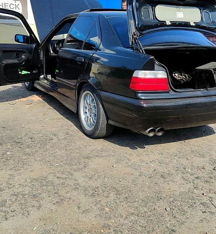 Черный БМВ 3 Серия, объемом двигателя 1.8 л и пробегом 416 тыс. км за 3300 $, фото 8 на Automoto.ua