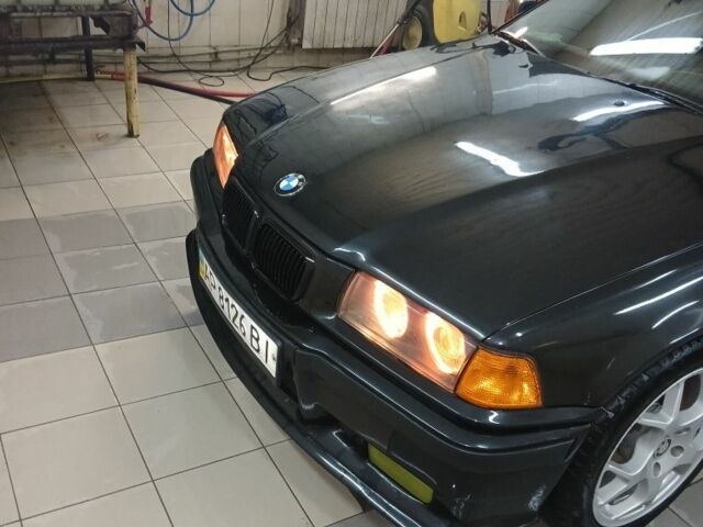 Черный БМВ 3 Серия, объемом двигателя 0 л и пробегом 529 тыс. км за 3700 $, фото 1 на Automoto.ua