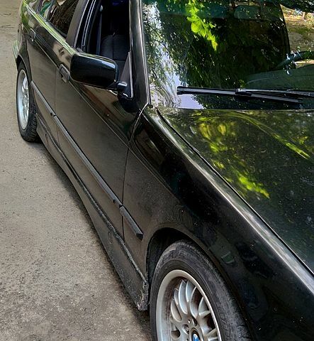 Черный БМВ 3 Серия, объемом двигателя 1.8 л и пробегом 416 тыс. км за 3300 $, фото 6 на Automoto.ua