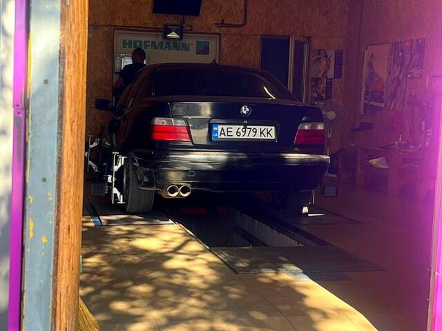 Черный БМВ 3 Серия, объемом двигателя 1.8 л и пробегом 416 тыс. км за 3300 $, фото 2 на Automoto.ua