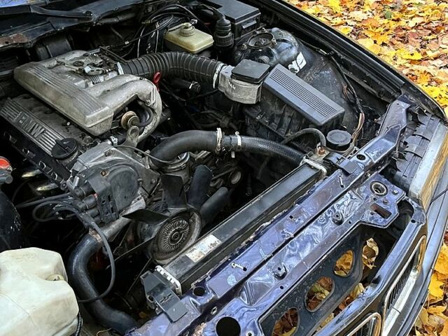 Черный БМВ 3 Серия, объемом двигателя 1.8 л и пробегом 240 тыс. км за 2300 $, фото 5 на Automoto.ua