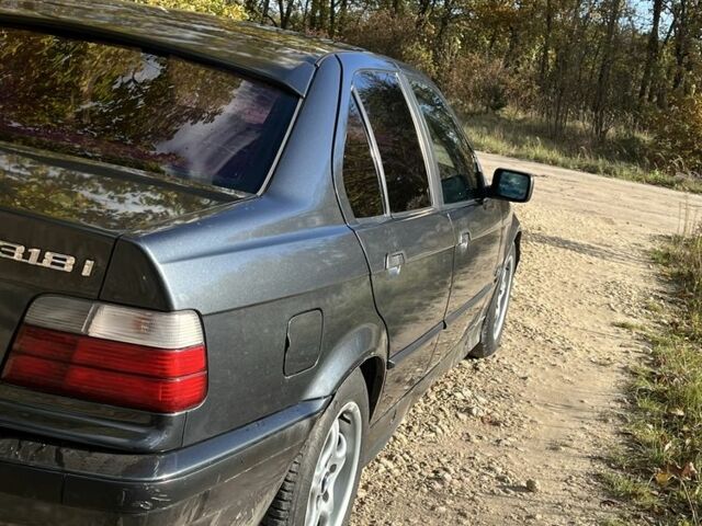 Чорний БМВ 3 Серія, об'ємом двигуна 1.8 л та пробігом 40 тис. км за 2200 $, фото 2 на Automoto.ua