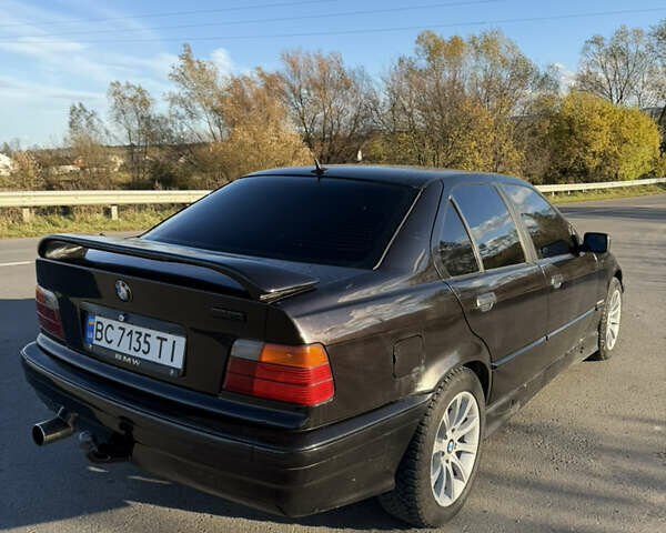 Черный БМВ 3 Серия, объемом двигателя 1.8 л и пробегом 368 тыс. км за 2499 $, фото 15 на Automoto.ua