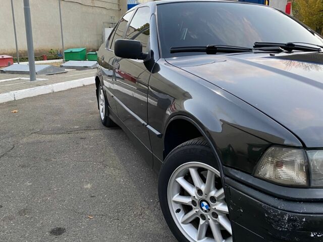 Чорний БМВ 3 Серія, об'ємом двигуна 1.6 л та пробігом 390 тис. км за 3350 $, фото 3 на Automoto.ua
