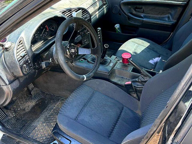 Черный БМВ 3 Серия, объемом двигателя 2.5 л и пробегом 200 тыс. км за 2500 $, фото 4 на Automoto.ua