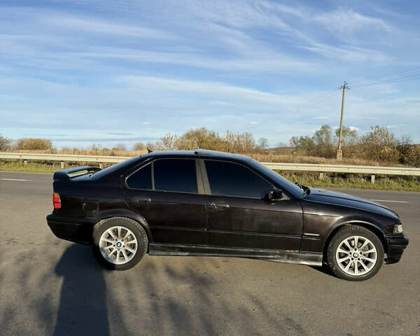 Черный БМВ 3 Серия, объемом двигателя 1.8 л и пробегом 368 тыс. км за 2499 $, фото 5 на Automoto.ua