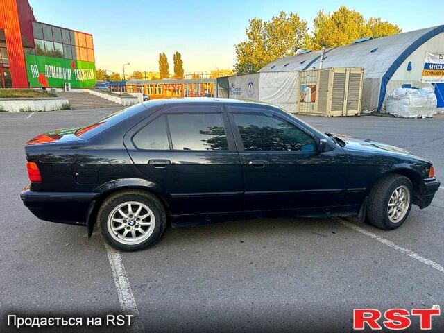 Черный БМВ 3 Серия, объемом двигателя 1.6 л и пробегом 270 тыс. км за 2700 $, фото 5 на Automoto.ua