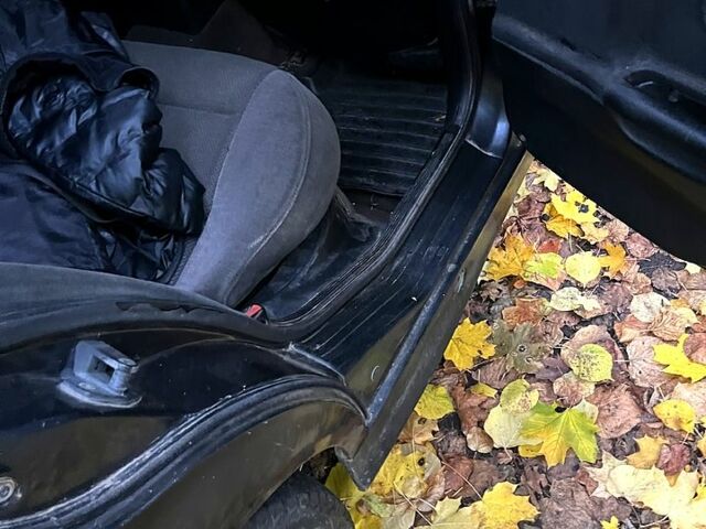 Черный БМВ 3 Серия, объемом двигателя 1.8 л и пробегом 240 тыс. км за 2300 $, фото 11 на Automoto.ua