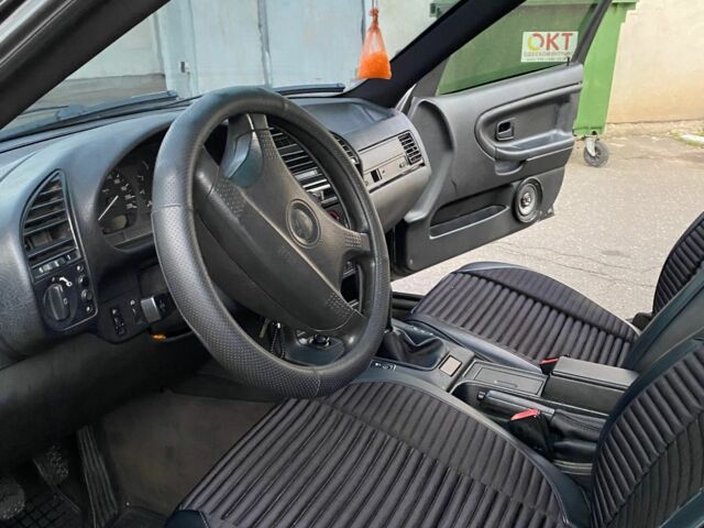 Чорний БМВ 3 Серія, об'ємом двигуна 1.6 л та пробігом 390 тис. км за 3350 $, фото 15 на Automoto.ua