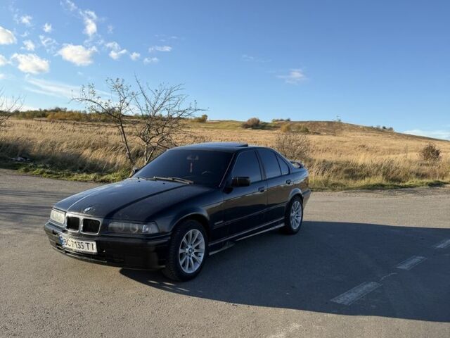 Черный БМВ 3 Серия, объемом двигателя 1.8 л и пробегом 368 тыс. км за 2550 $, фото 9 на Automoto.ua