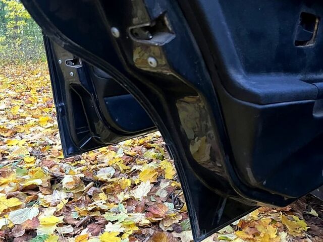 Черный БМВ 3 Серия, объемом двигателя 1.8 л и пробегом 240 тыс. км за 2300 $, фото 8 на Automoto.ua