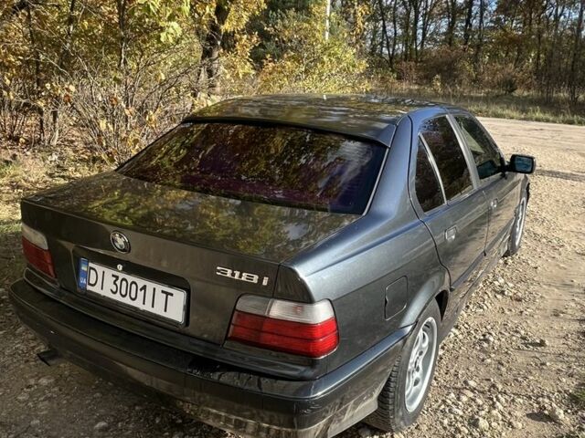 Чорний БМВ 3 Серія, об'ємом двигуна 1.8 л та пробігом 40 тис. км за 2200 $, фото 3 на Automoto.ua