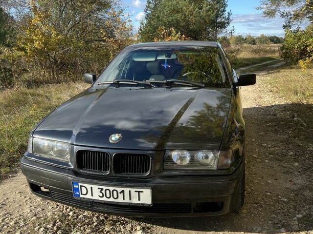 Чорний БМВ 3 Серія, об'ємом двигуна 1.8 л та пробігом 40 тис. км за 2200 $, фото 5 на Automoto.ua