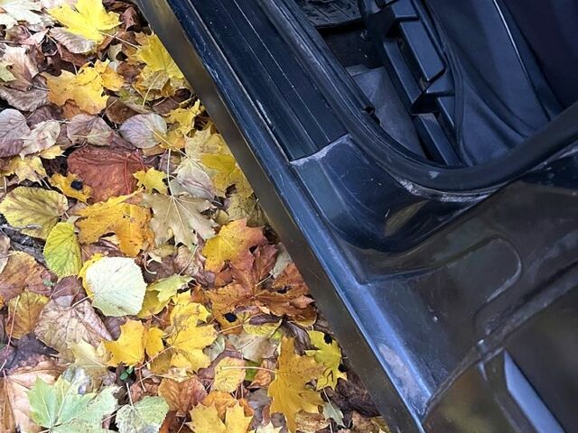 Черный БМВ 3 Серия, объемом двигателя 1.8 л и пробегом 240 тыс. км за 2300 $, фото 9 на Automoto.ua