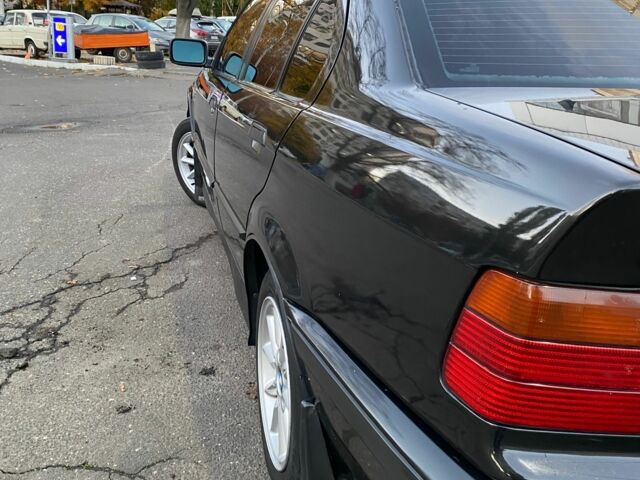 Чорний БМВ 3 Серія, об'ємом двигуна 1.6 л та пробігом 390 тис. км за 3350 $, фото 8 на Automoto.ua