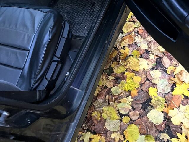 Черный БМВ 3 Серия, объемом двигателя 1.8 л и пробегом 240 тыс. км за 2300 $, фото 12 на Automoto.ua