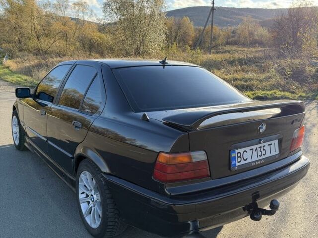 Черный БМВ 3 Серия, объемом двигателя 1.8 л и пробегом 368 тыс. км за 2550 $, фото 16 на Automoto.ua