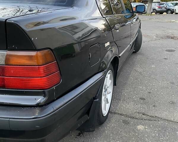 Чорний БМВ 3 Серія, об'ємом двигуна 1.6 л та пробігом 390 тис. км за 3350 $, фото 3 на Automoto.ua