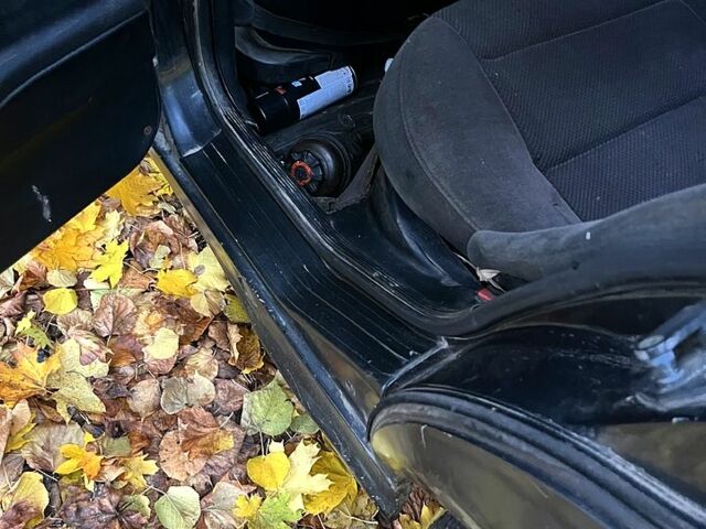 Черный БМВ 3 Серия, объемом двигателя 1.8 л и пробегом 240 тыс. км за 2300 $, фото 7 на Automoto.ua