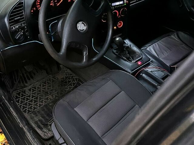 Черный БМВ 3 Серия, объемом двигателя 1.8 л и пробегом 240 тыс. км за 2300 $, фото 13 на Automoto.ua