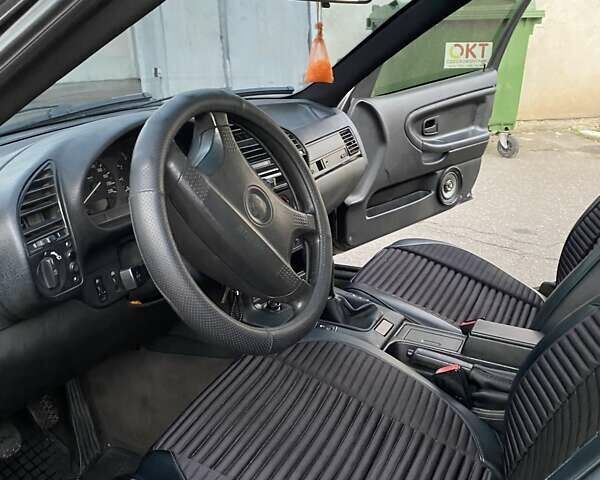 Чорний БМВ 3 Серія, об'ємом двигуна 1.6 л та пробігом 390 тис. км за 3350 $, фото 16 на Automoto.ua