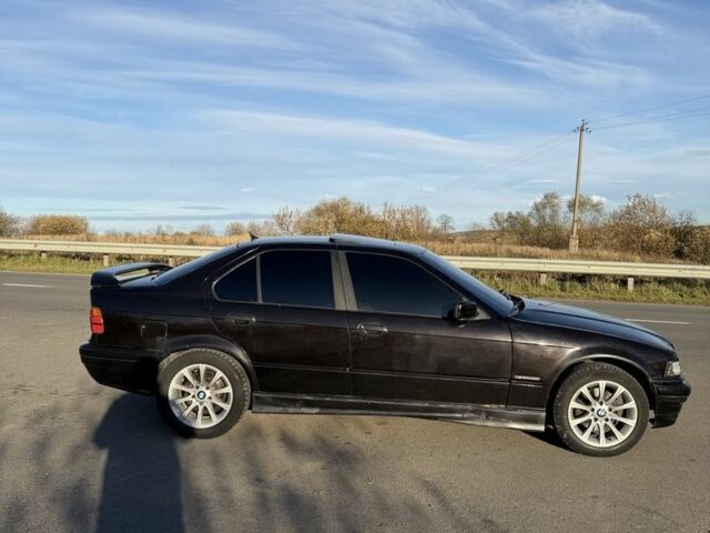 Черный БМВ 3 Серия, объемом двигателя 1.8 л и пробегом 368 тыс. км за 2550 $, фото 4 на Automoto.ua