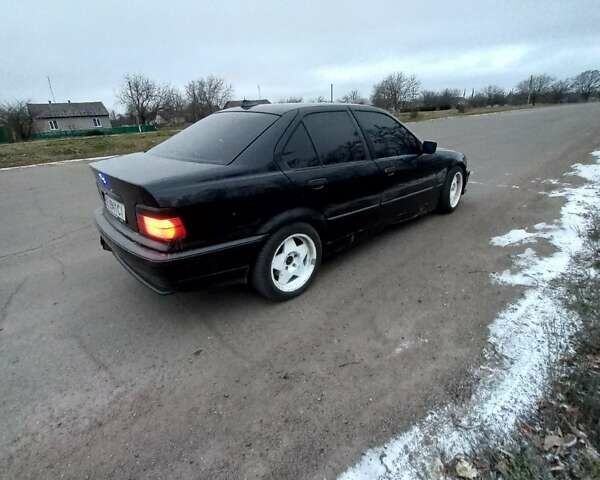 Черный БМВ 3 Серия, объемом двигателя 1.8 л и пробегом 350 тыс. км за 3500 $, фото 6 на Automoto.ua