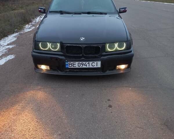 Черный БМВ 3 Серия, объемом двигателя 1.8 л и пробегом 350 тыс. км за 3500 $, фото 2 на Automoto.ua