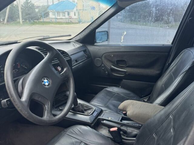 Черный БМВ 3 Серия, объемом двигателя 1.8 л и пробегом 358 тыс. км за 1000 $, фото 6 на Automoto.ua