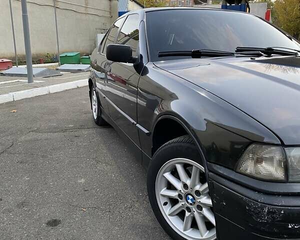 Чорний БМВ 3 Серія, об'ємом двигуна 1.6 л та пробігом 390 тис. км за 3350 $, фото 2 на Automoto.ua